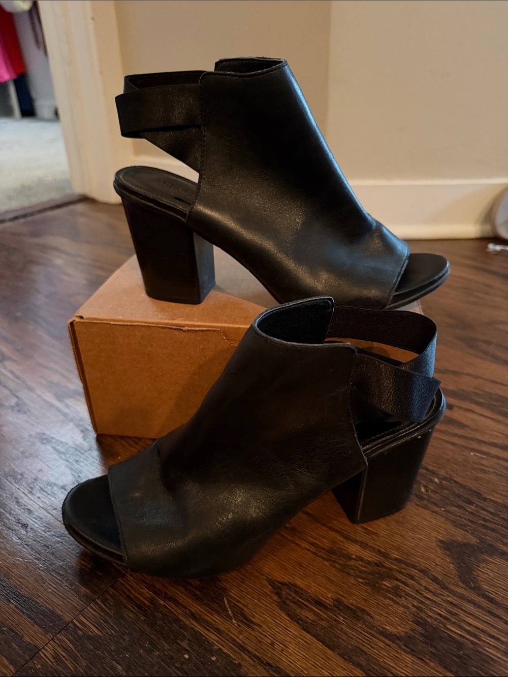 Reaction Kenneth Cole Black Open-Toe Block Heel Slingback Sandals